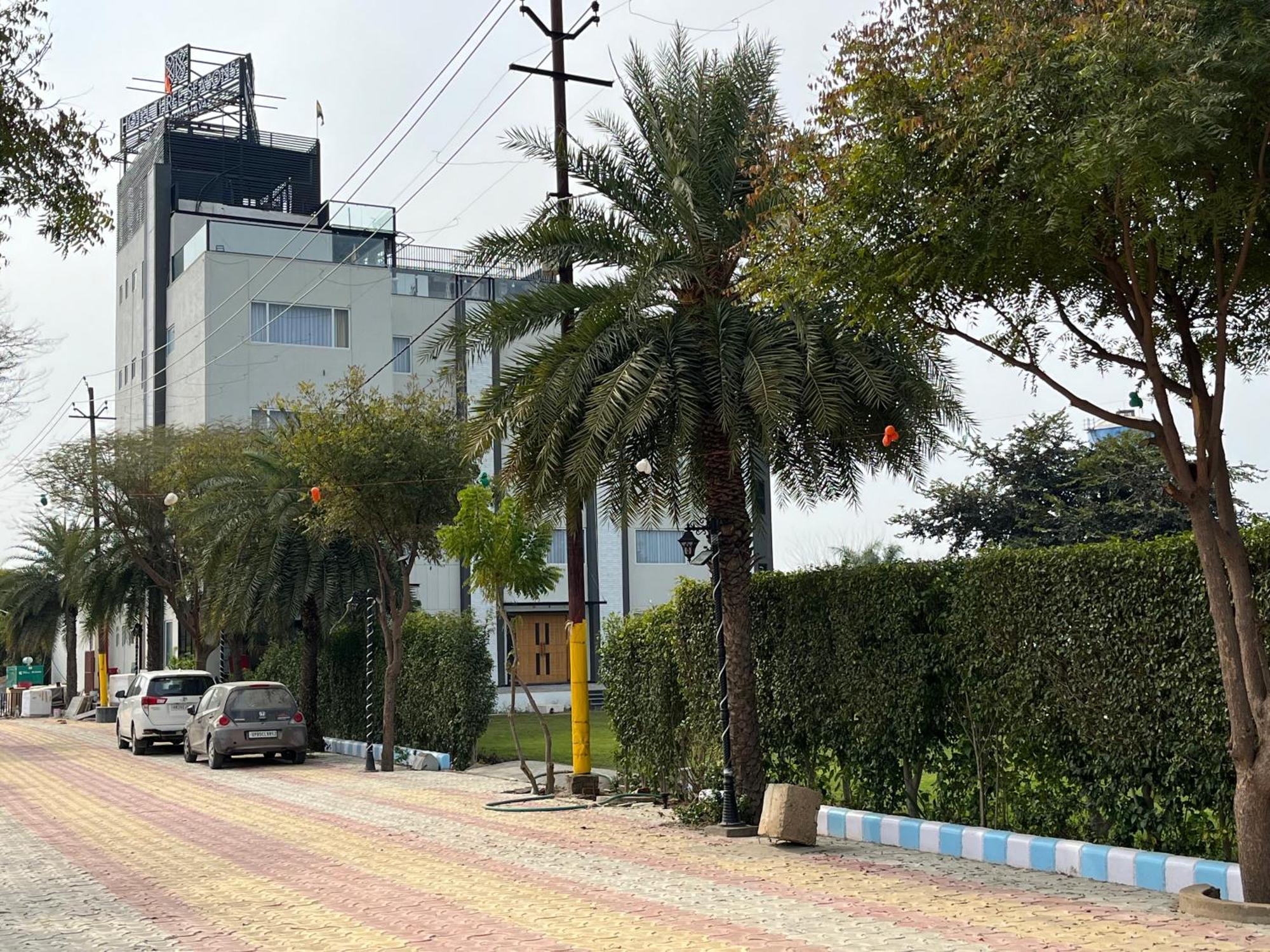 Hotel Three Seasons Vrindāvan Exterior foto