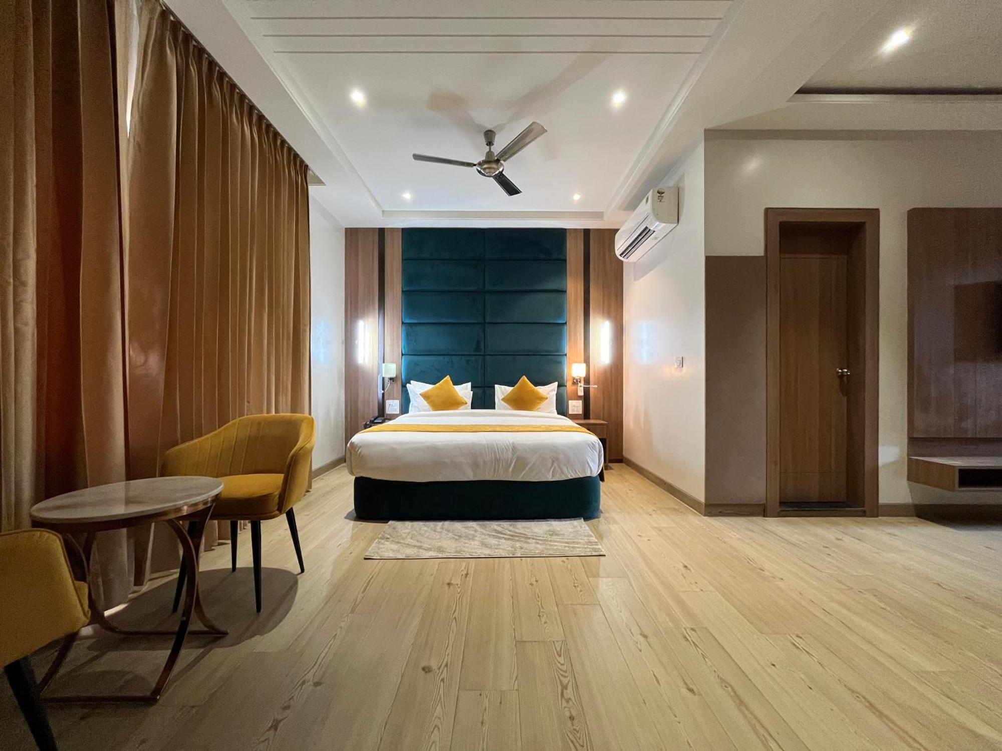 Hotel Three Seasons Vrindāvan Exterior foto