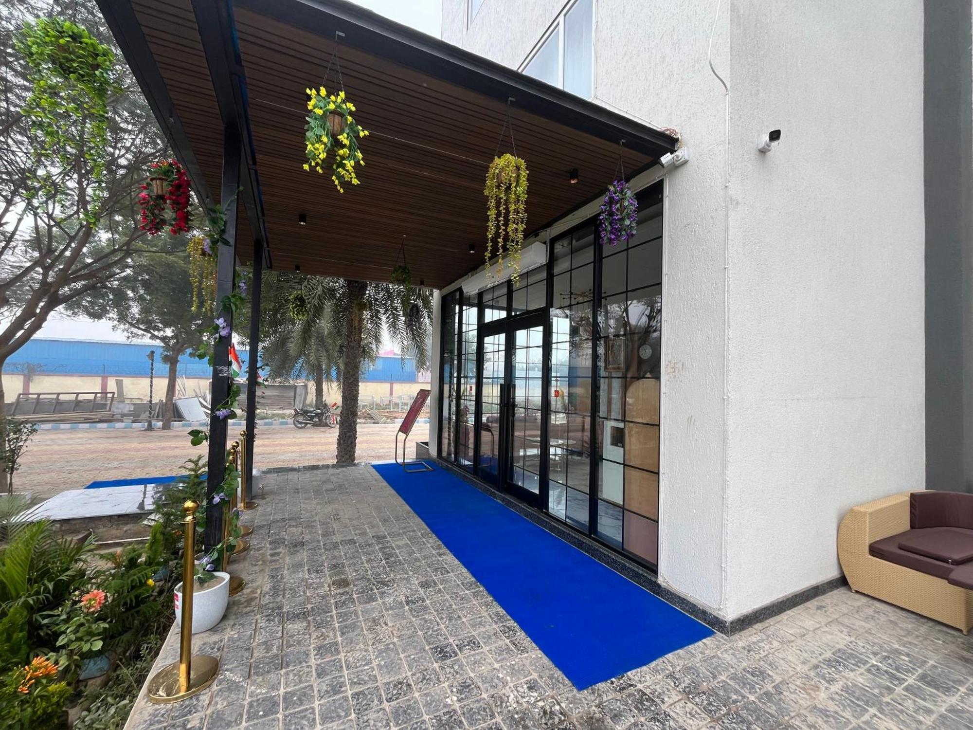Hotel Three Seasons Vrindāvan Exterior foto