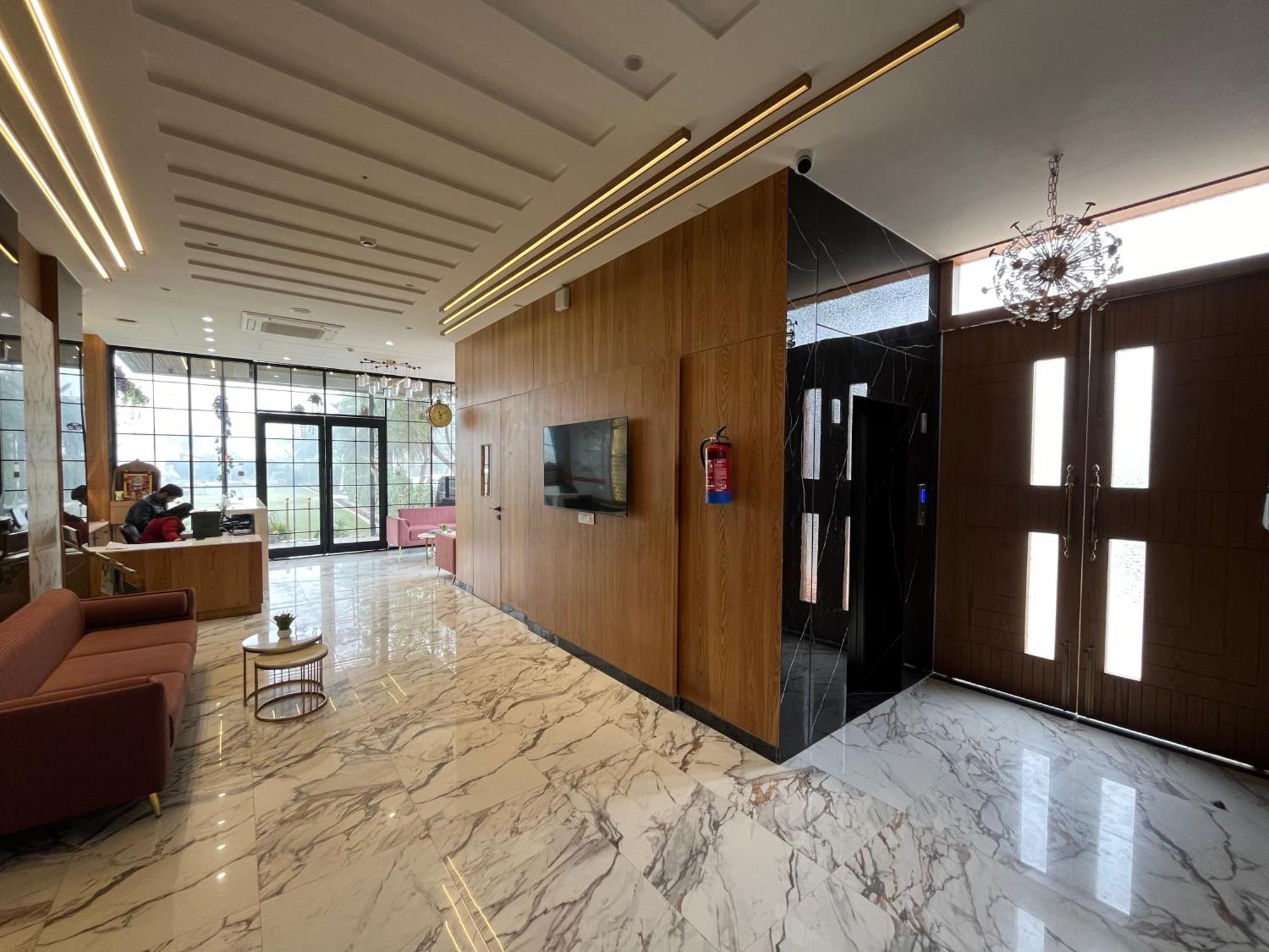 Hotel Three Seasons Vrindāvan Exterior foto