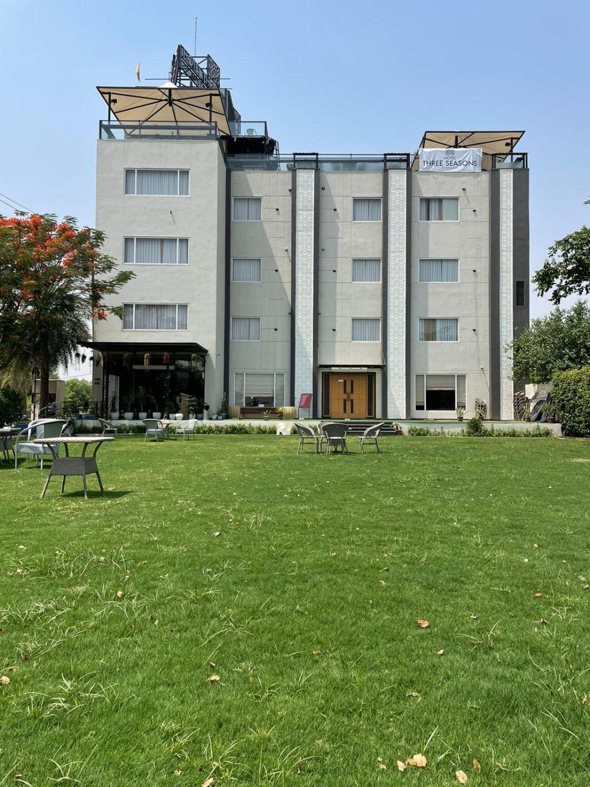 Hotel Three Seasons Vrindāvan Exterior foto